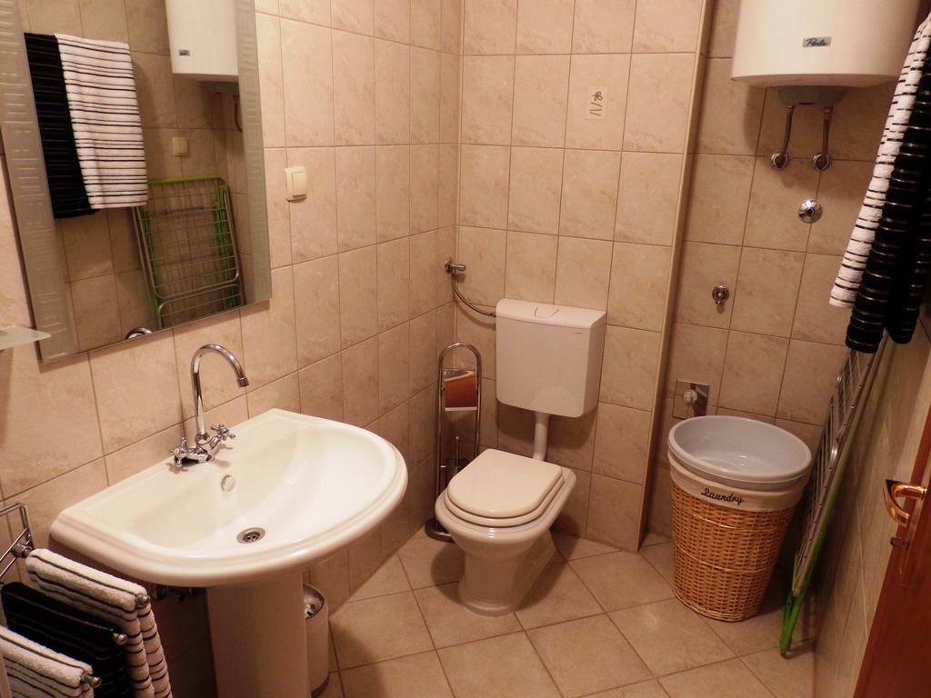 Apartment Pula Center Buitenkant foto