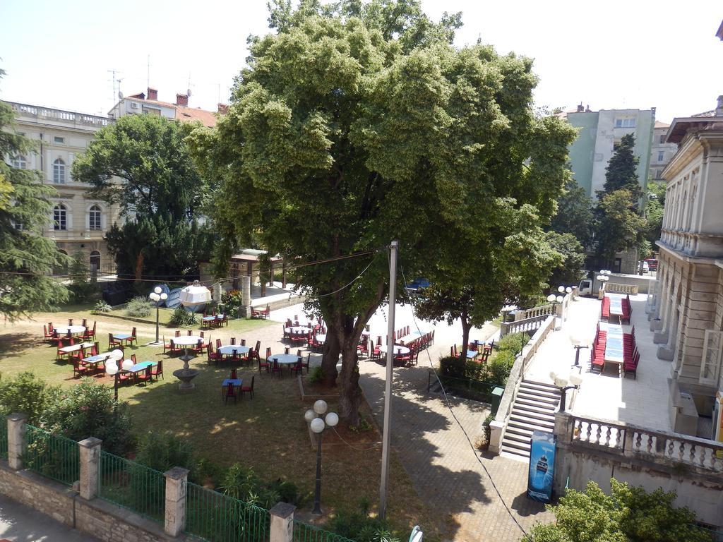 Apartment Pula Center Buitenkant foto