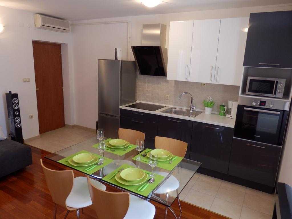 Apartment Pula Center Buitenkant foto