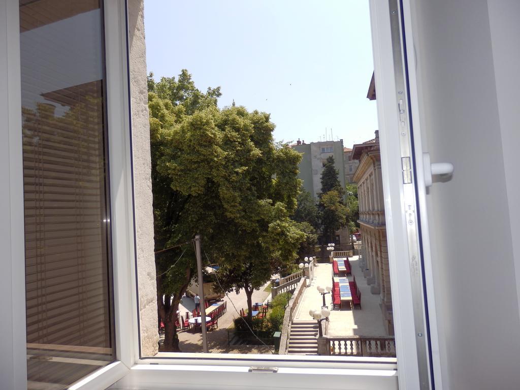Apartment Pula Center Buitenkant foto